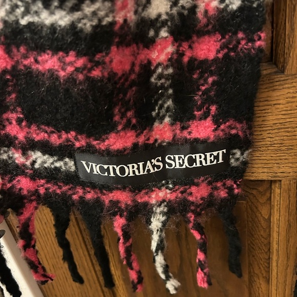 Victoria’s Secret Knit Plaid Fringe Black and Pink Longe Wide Scarf - Picture 3 of 3